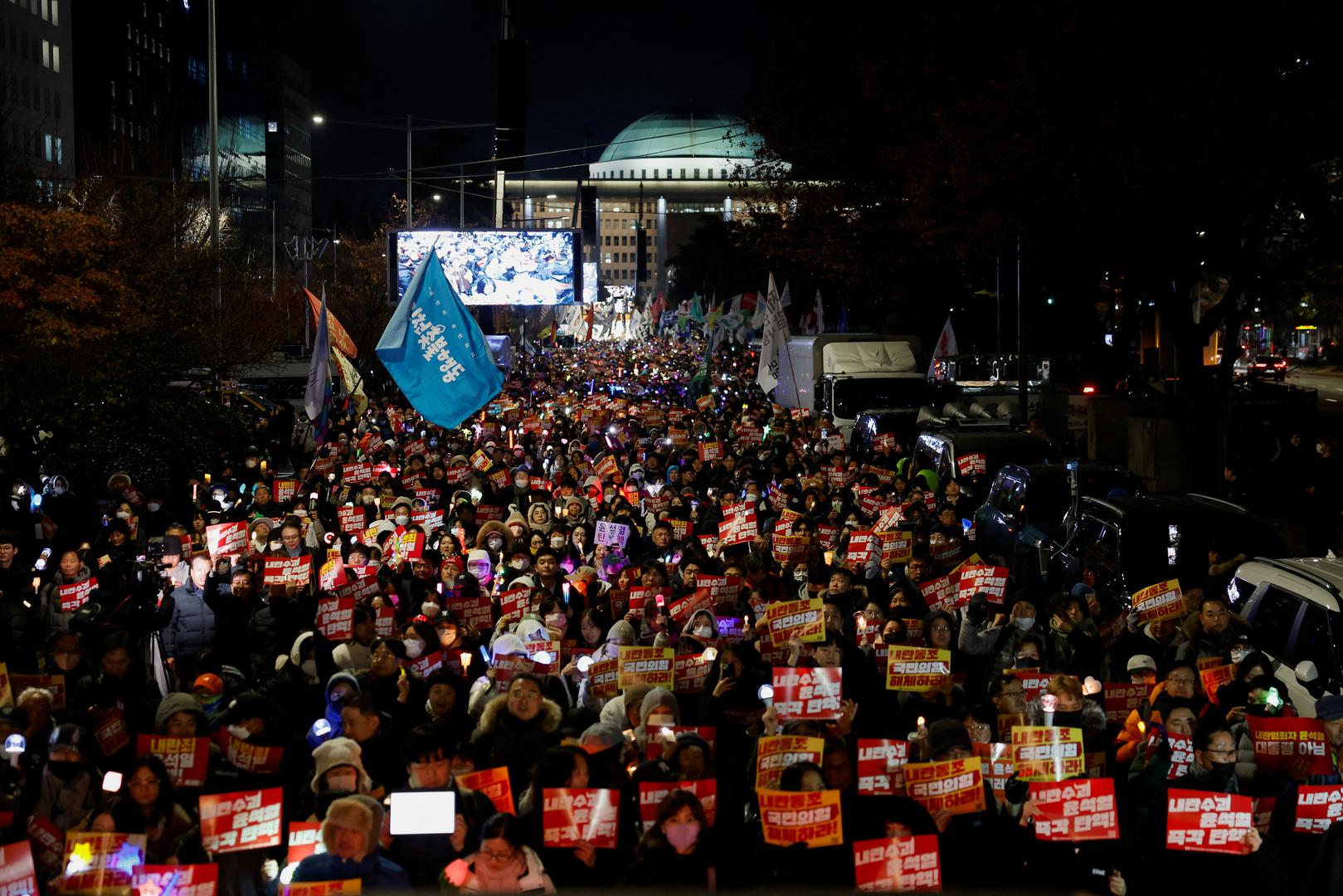 Protesters attend a rally calling for the impeachment of South Korean President Yoon Suk Yeol, who declared martial law, which was reversed hours later, in front of the National Assembly in Seoul, South Korea, December 9, 2024.  REUTERS/Kim Kyung-Hoon Photo: KIM KYUNG-HOON/REUTERS