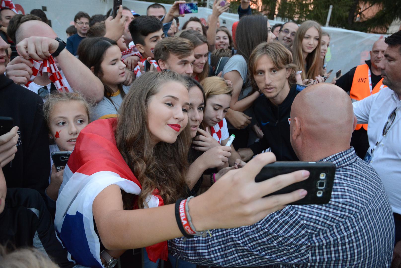 Lijepo je bilo u Bjelovaru gdje je za 110. rođendan istoimenog kluba gostovala hrvatska nogometna reprezentacija. U prijateljskoj utakmici Dalićevi izabranici pobijedili su Bjelovar s 15:1