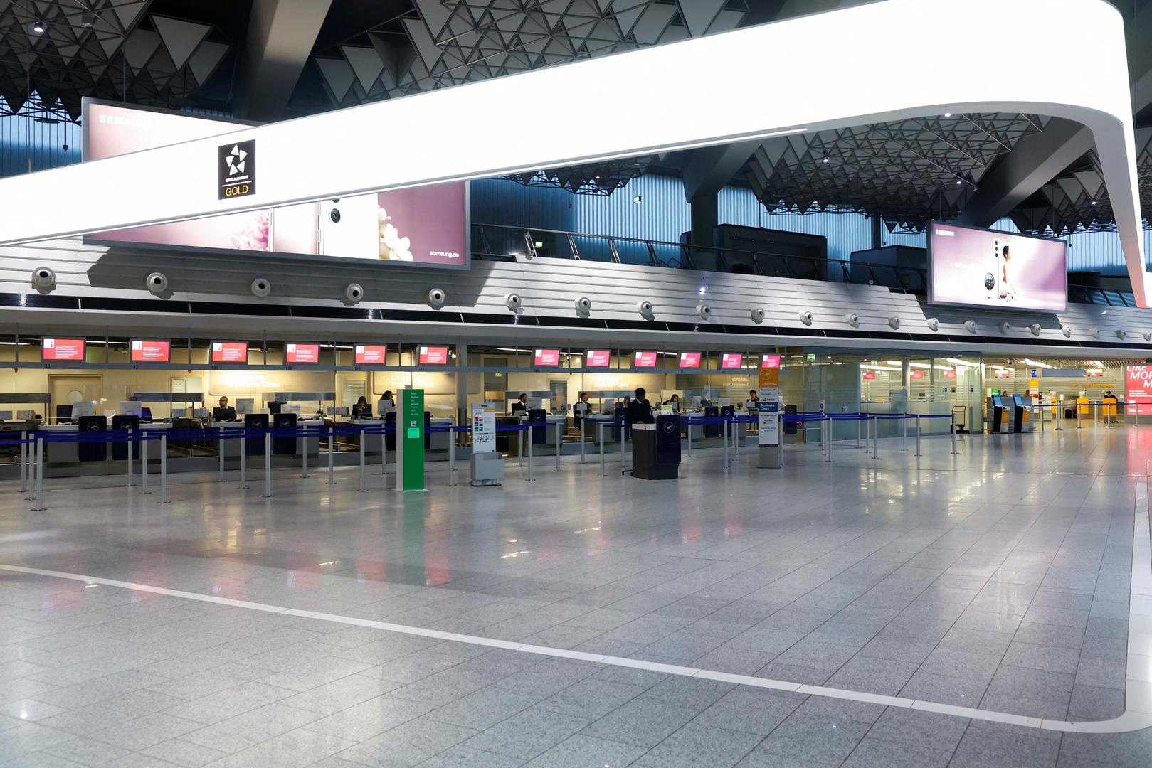 A view of Frankfurt Airport as workers strike, after German trade union Verdi called on workers at Frankfurt, Munich, Stuttgart, Hamburg, Dortmund, Hanover and Bremen airports to go on a 24-hour strike, in Frankfurt, Germany February 17, 2023. REUTERS/Heiko Becker Photo: Heiko Becker/REUTERS