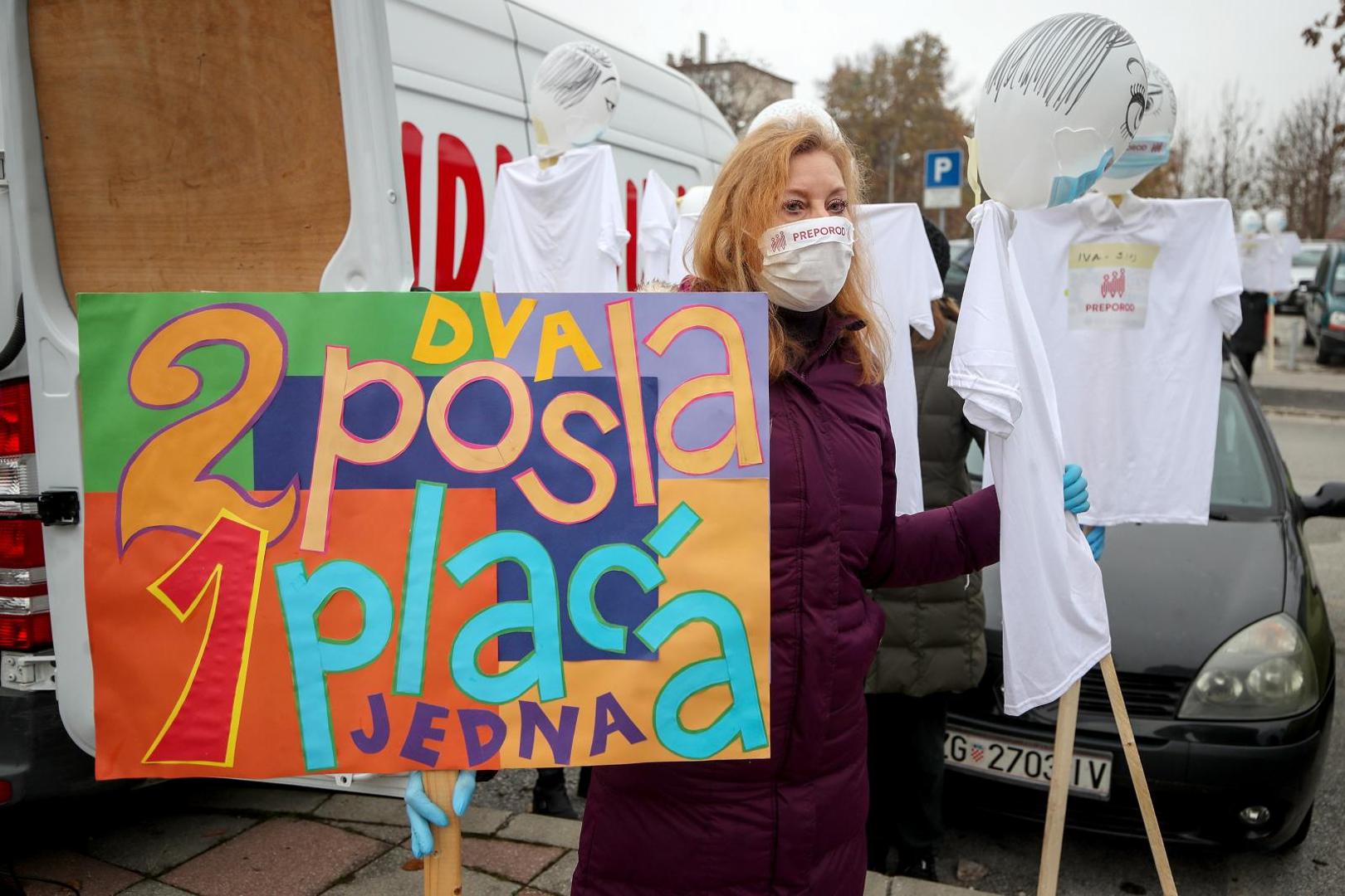 25.11.2020.,  Zagreb  - Sindikat zaposlenika u hrvatskom skolstvu Preporod odrzalo je ispred Ministarstva znanosti i obrazovanja prosvjed pod nazivom: Korona skola (Paralelna nastava, refundacija troskova, placa za vrijeme bolovanja i manjak spremacica). 
Photo: Igor Kralj/PIXSELL