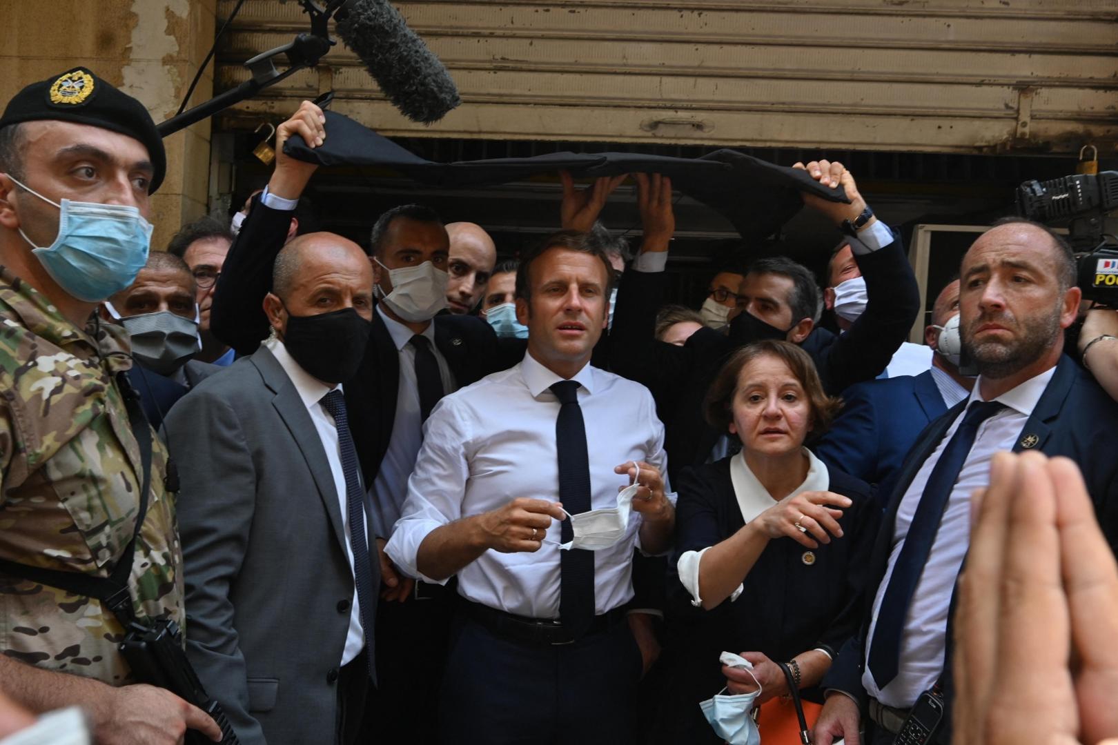 President Macron Visits Gemmayze District After Explosion - Beirut French President Emmanuel Macron amid heavy security forces visiting the Gemmayze district in Beirut, Lebanon on August 6, 2020 to express support for Lebanon in the wake of a massive explosion that tore through the capital earlier this week. France has send emergency aid and search-and-rescue teams. Photo by Ammar Abd Rabbo/ABACAPRESS.COM Abd Rabbo Ammar/ABACA /PIXSELL