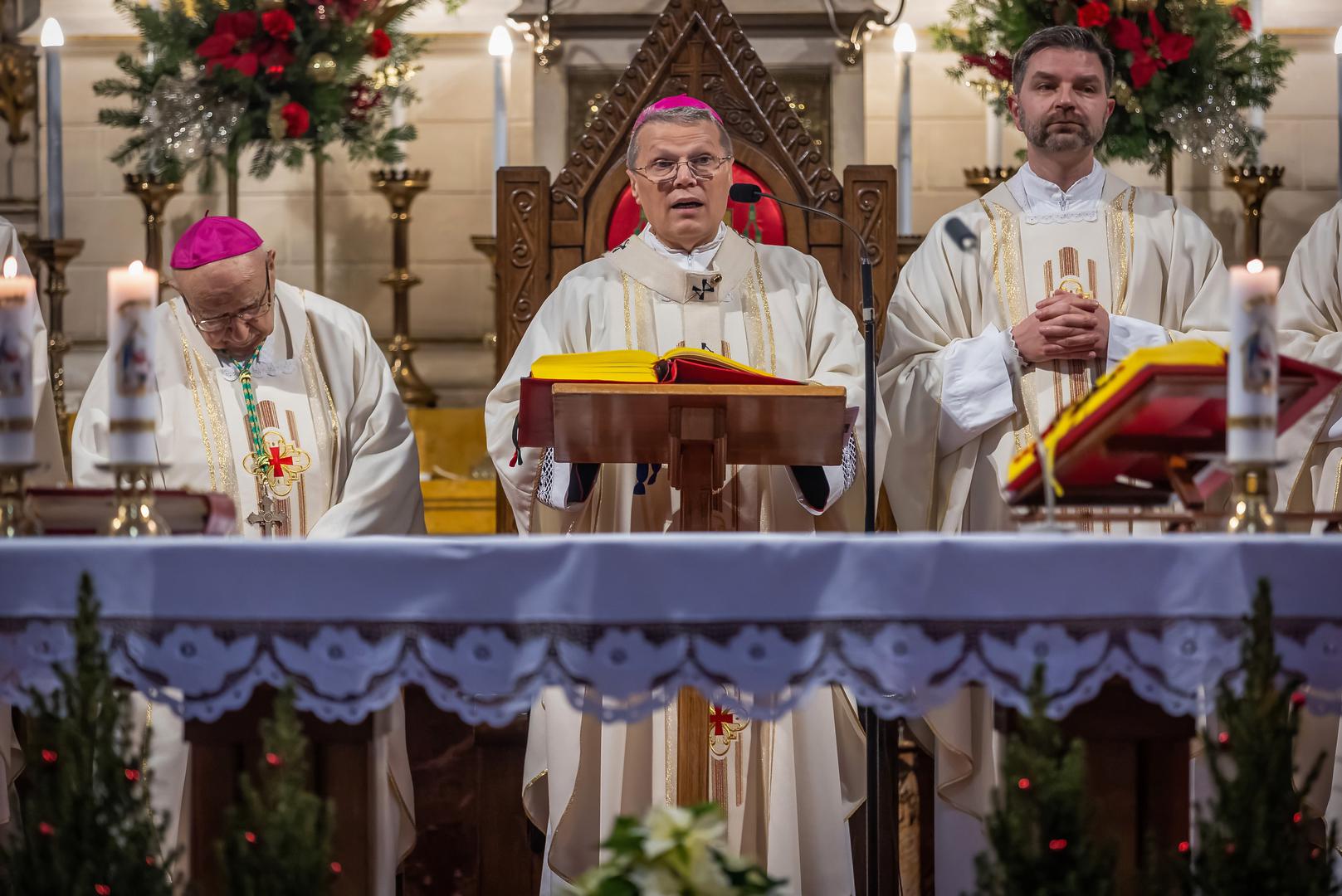 25.12.2023., Osijek - Na svetkovinu Bozica djakovacko-osjecki nadbiskup metropolit Djuro Hranic predvodio je svecano misno slavlje u osjeckoj konkatedrali. Photo: Davor Javorovic/PIXSELL