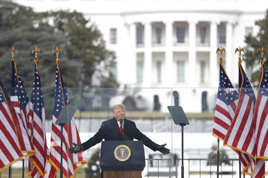 Le président Donald Trump prononce un discours de protestation contre la certification de l'élection de Joe Biden par le Congrès devant le parc de l'Ellipse à Washington