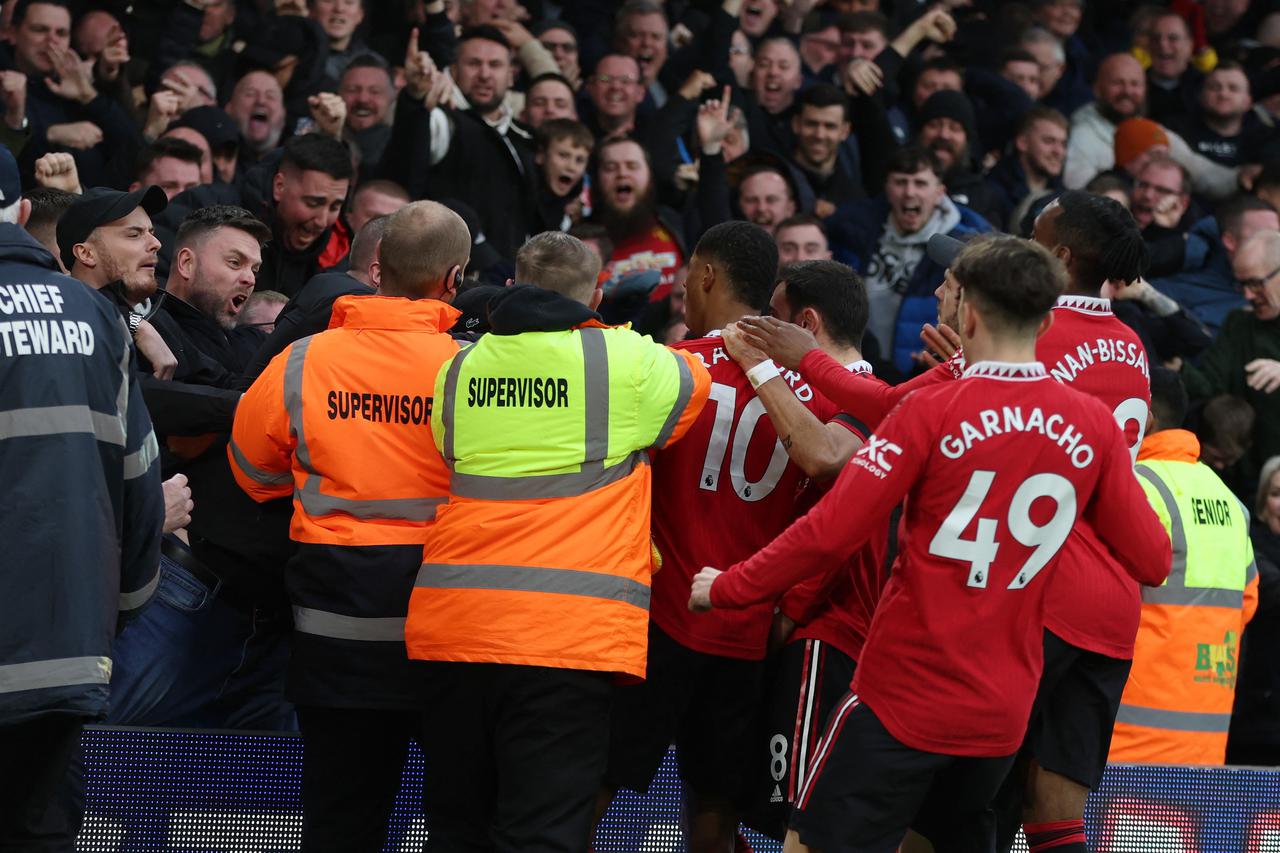 Premier League - Leeds United v Manchester United