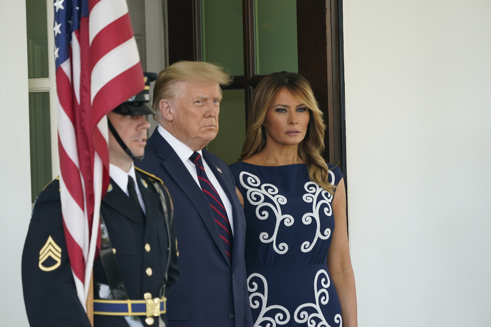 No, čak i prije toga privukla je pozornost poznatog poduzetnika s kojim je kasnije stupila u brak. Donald i Melania vjenčali su se 2005. godine, a godinu dana kasnije dobili su sina Barrona.