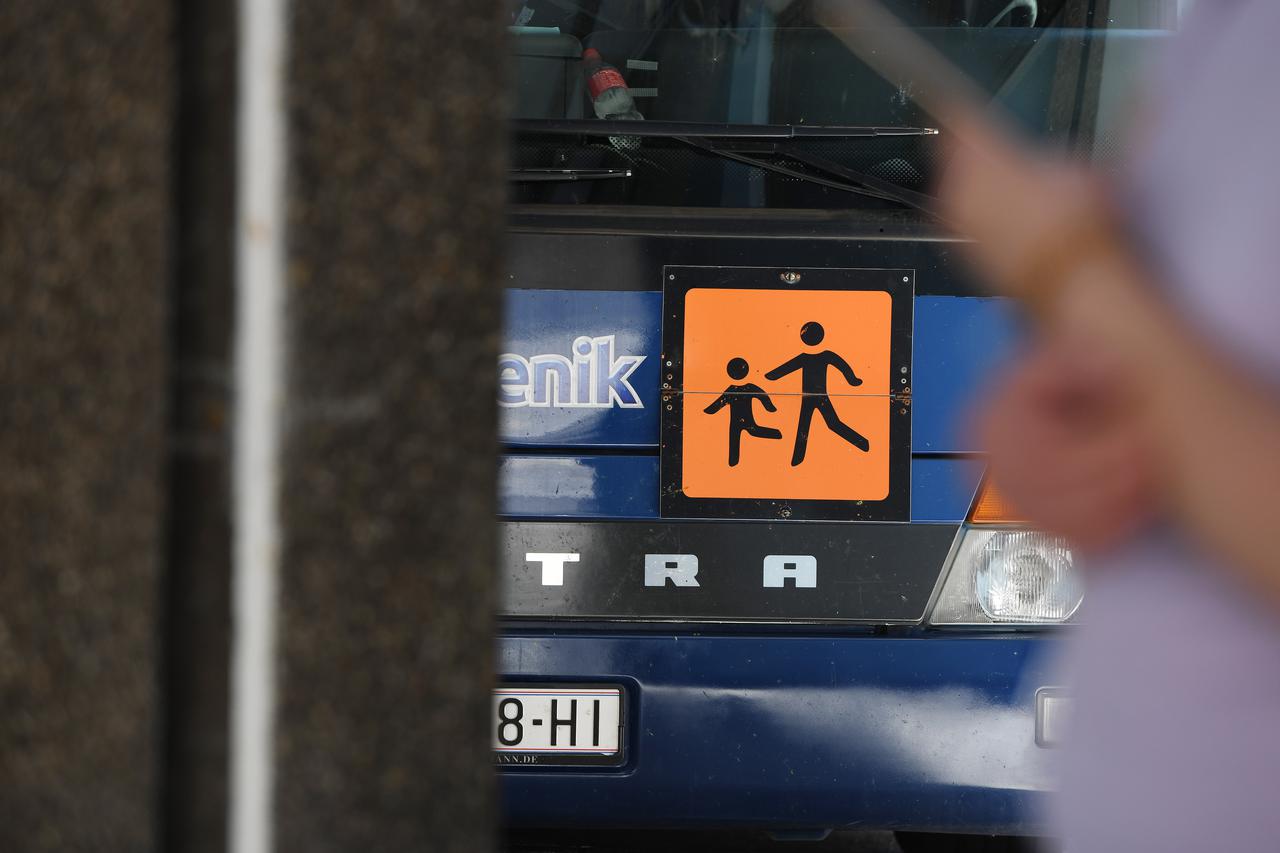 Ilustracija za prijevoz školske djece autobusom