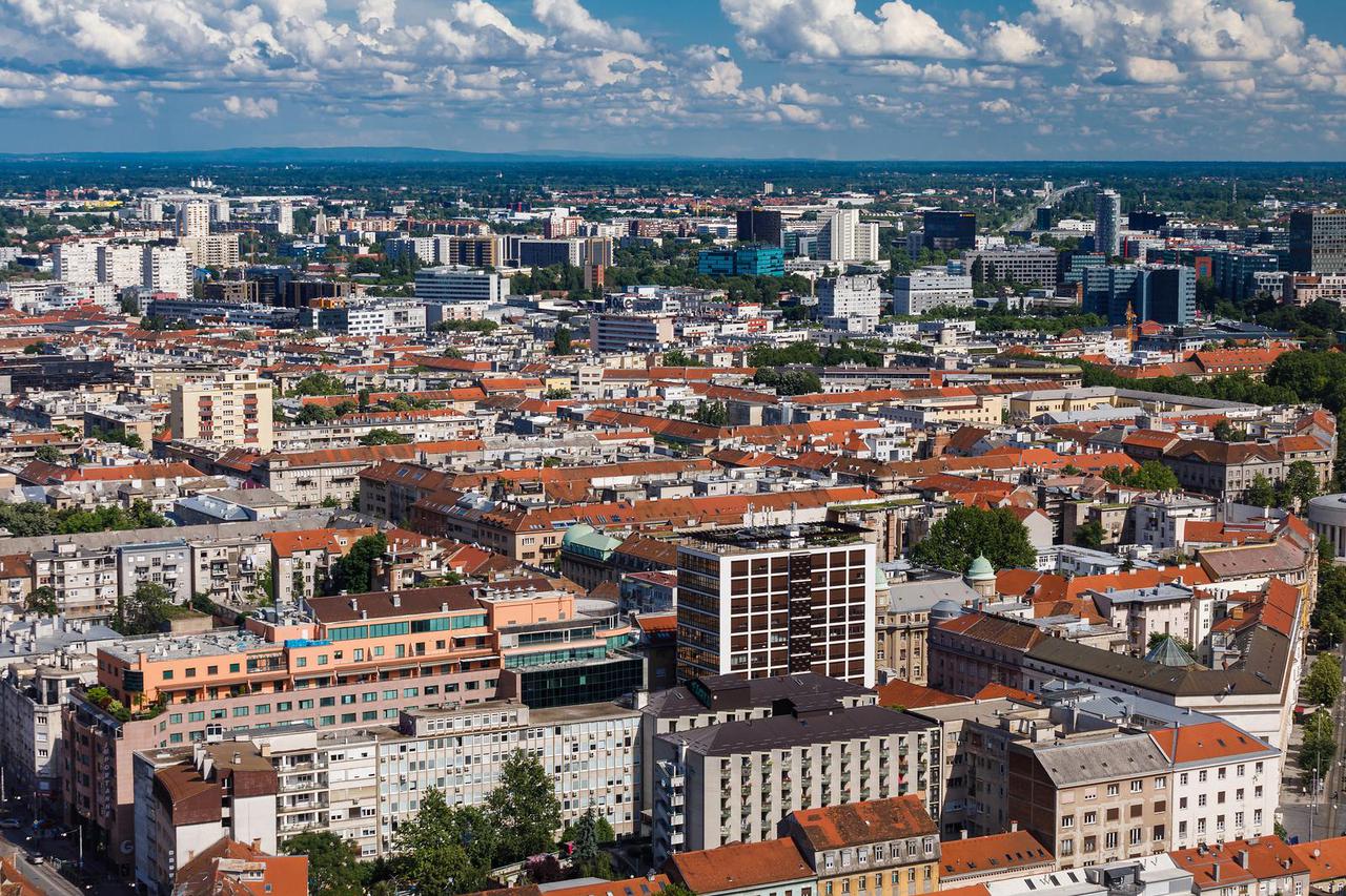 Zagreb: Pogled sa Zagrebačke katedrale na centar grada