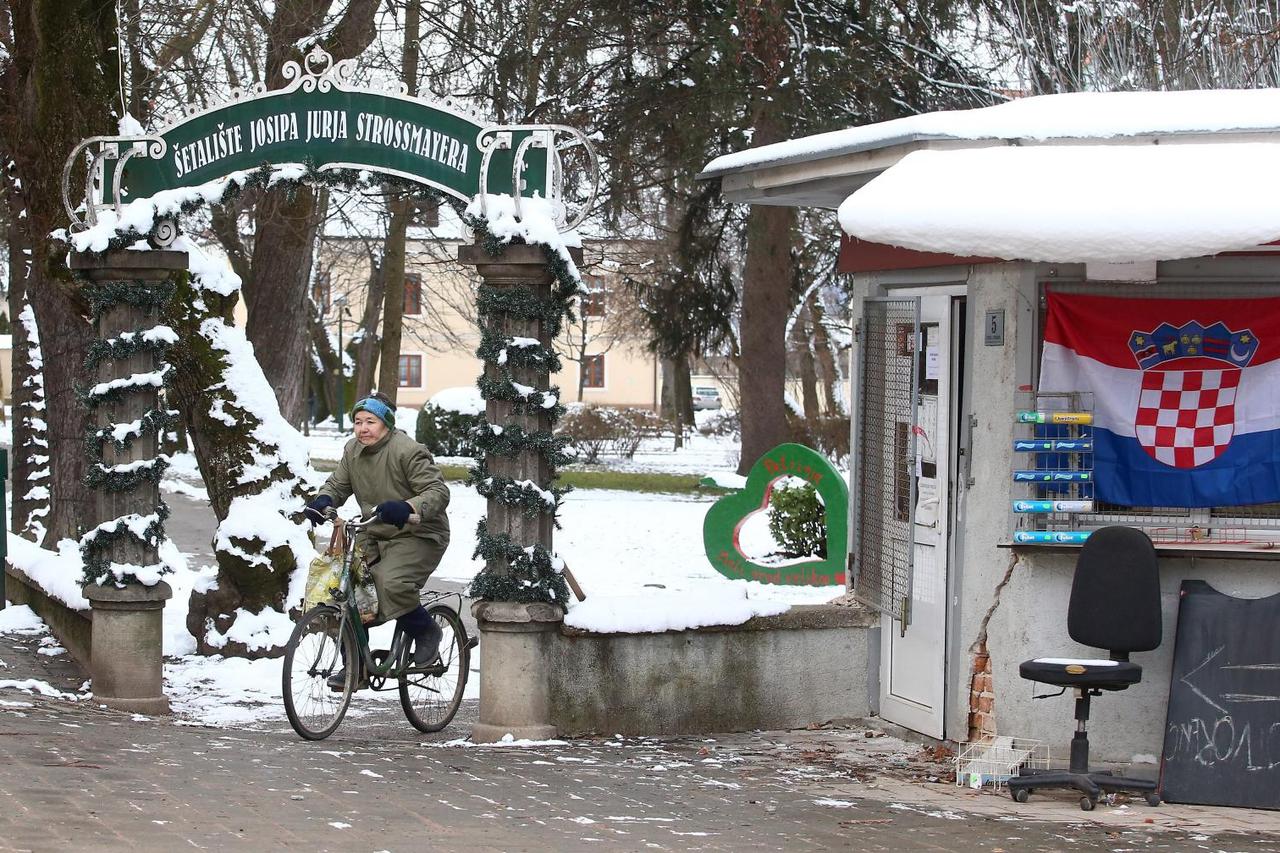 Život u centru Petrinje nakon razornog potresa