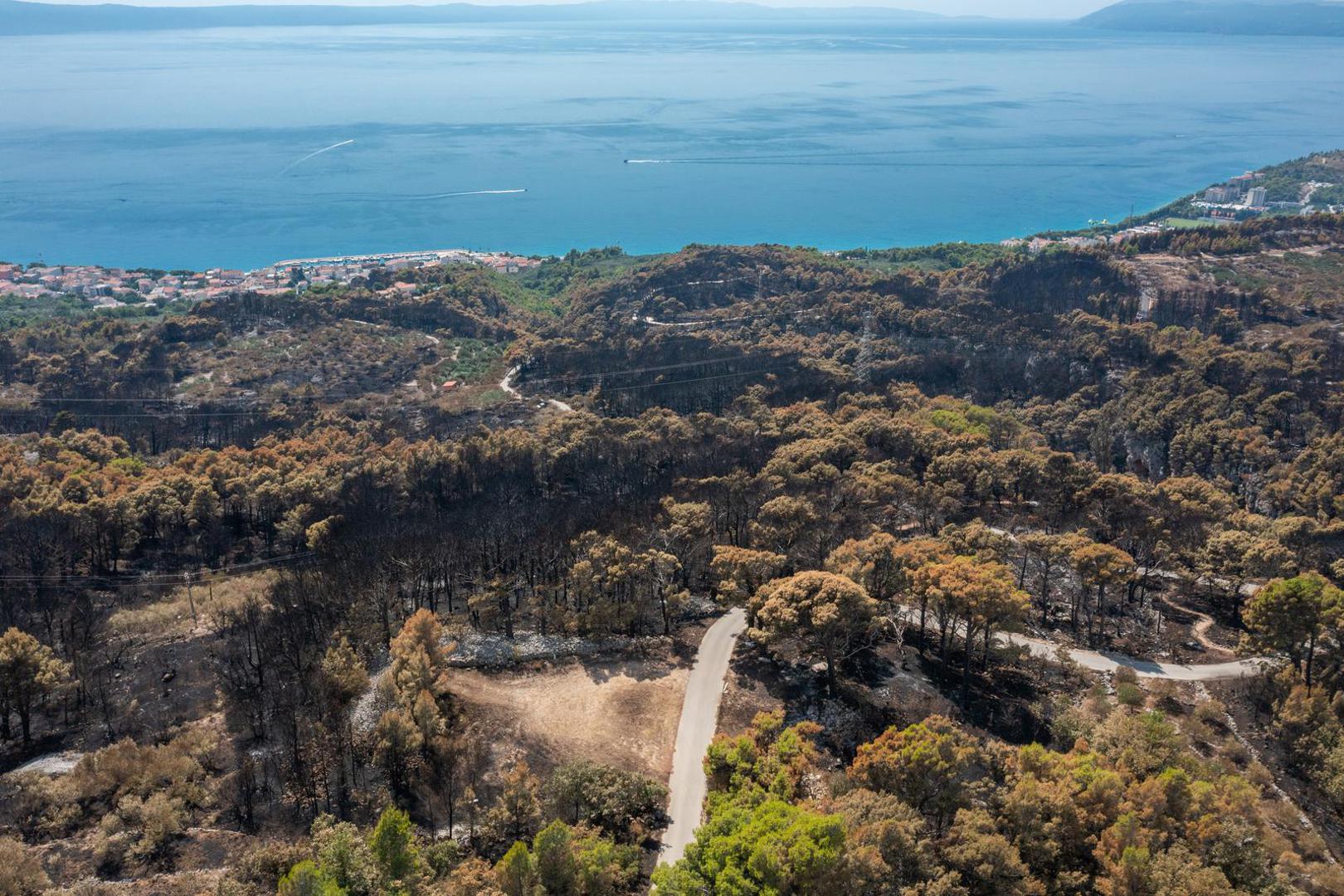 03.08.2024. Gornje Tucepi
Fotografije iz zraka opožarenog podrucja od Tucepi do Gornje Podgore i Parka prirode Biokovo. Photo: Matko Begovic/PIXSELL