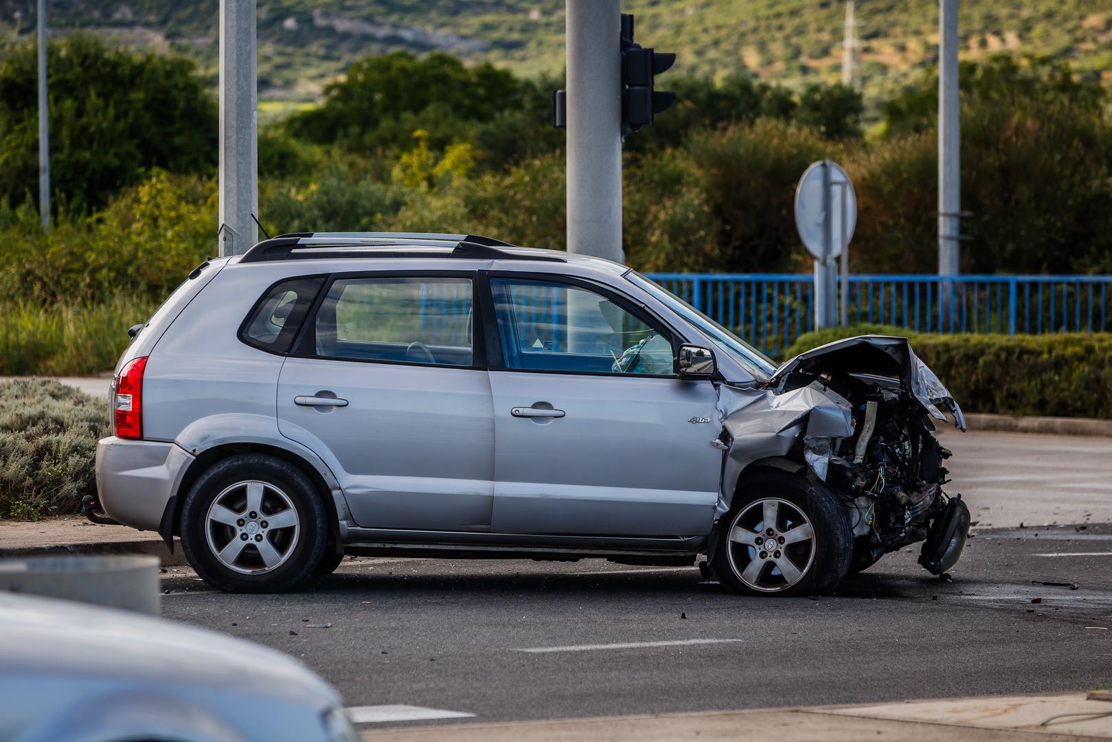 Čak i ako je automobil sudjelovao u prometnoj nesreći i ozbiljno je oštećen, to ne mora nužno značiti da ga treba poslati na otpad. Pravilno popravljeno vozilo u ovlaštenom servisnom centru može se nastaviti voziti