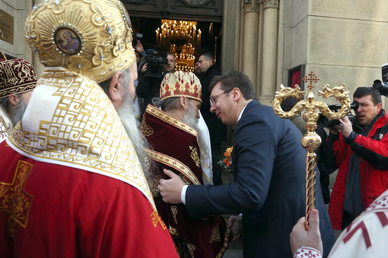 15.02.2015., Zagreb -  Premijer Srbije Aleksandar Vucic i Milorad Pupovac polozili su cvijece na spomenik Nikoli Tesli. Nakon toga prisustvovali su pravoslavnoj liturgiji na Cvjetnom trgu. Porfirije Prvoslav Peric. 