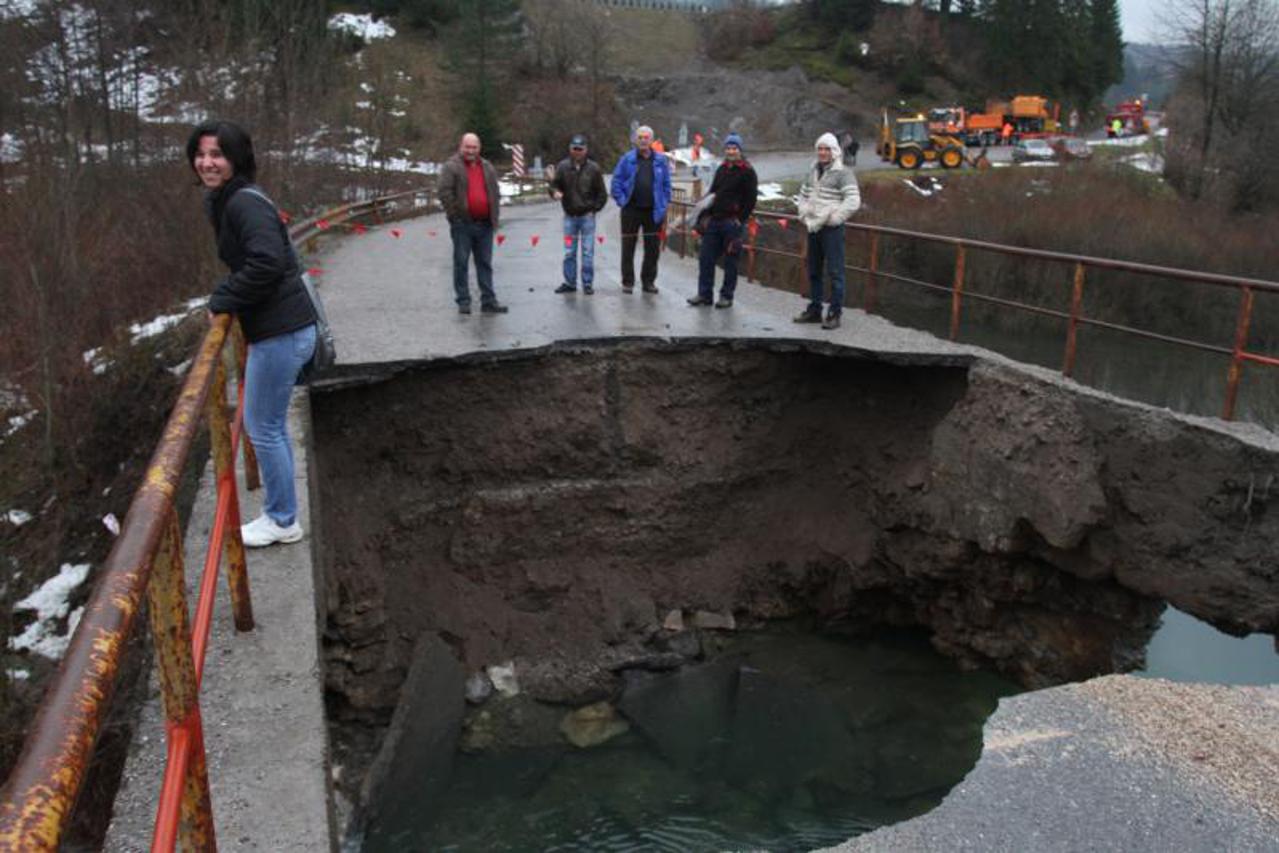 Gomirje, most, urušio se most (1)