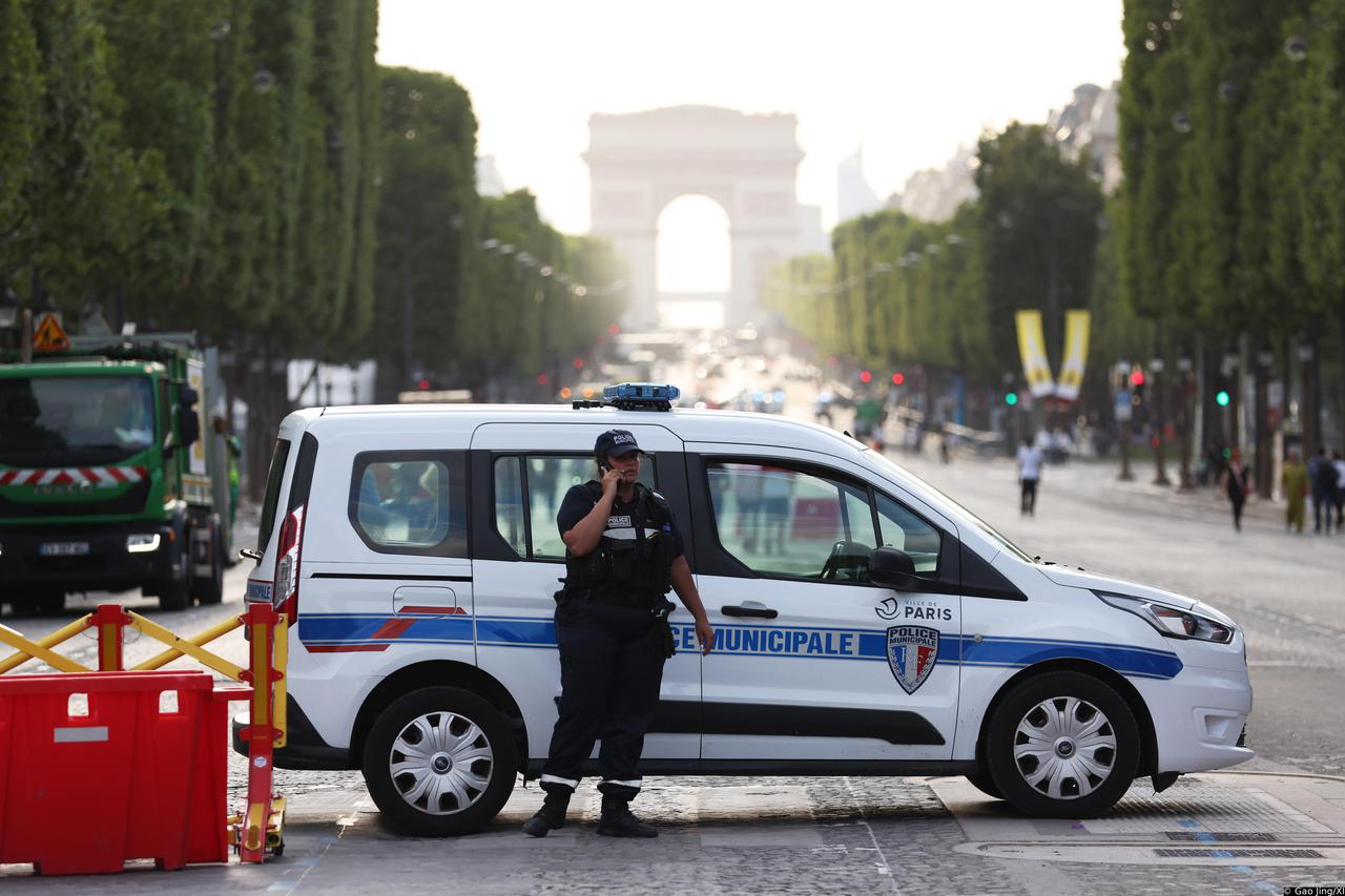 Xinhua Headlines: Slain teenager underlines social polarization in France, arouses concern in Europe