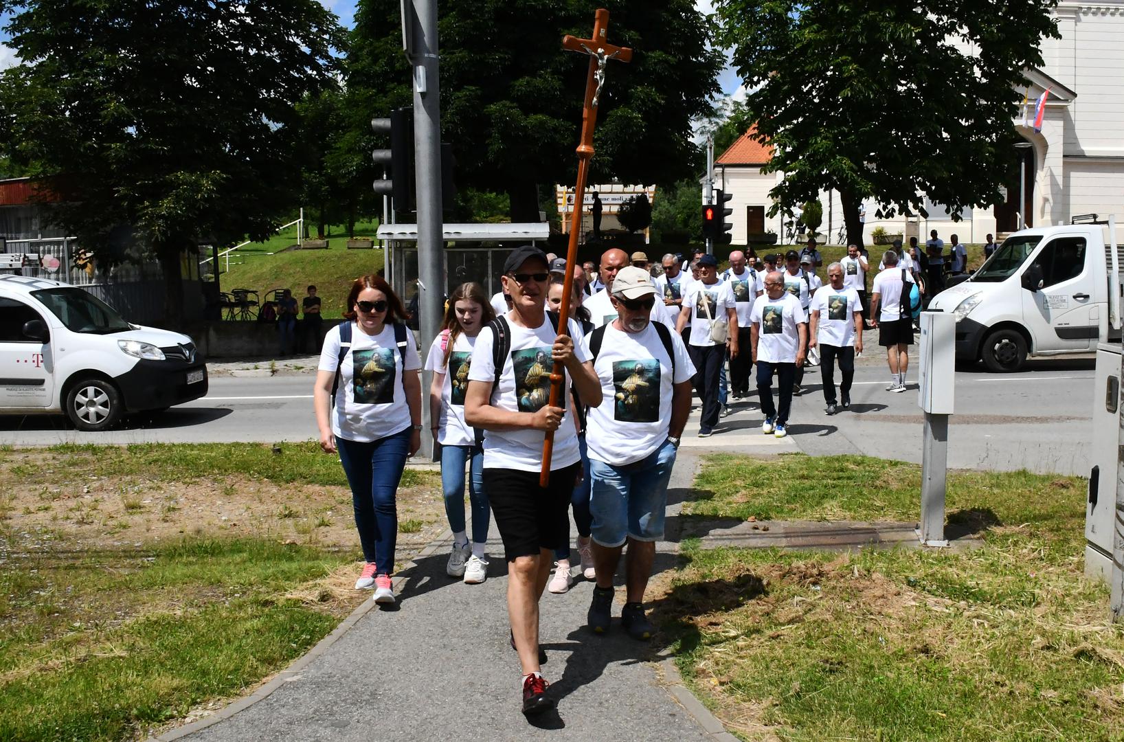 12.06.2023., Podvinje - Blagoslov i polazak hodocasnika ispred crkve sv. Antuna Padovanskog u Podvinju u Gornja Mocila u BiH u sklopu obiljezavanja tradicionalnih Dana svetog Antuna Padovanskog. Photo: Ivica Galovic/PIXSELL