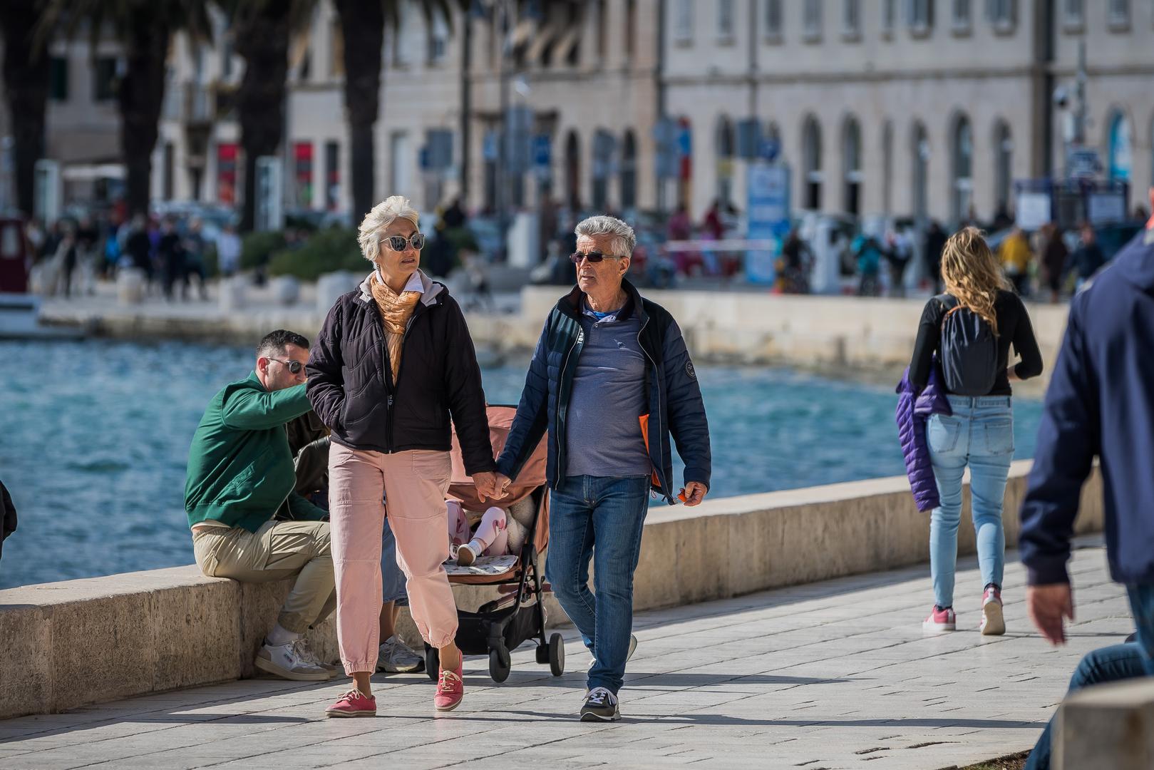 03.03.2024., Split - Suncano i toplo poslijepodne na splitskoj Rivi. Photo: Zvonimir Barisin/PIXSELL