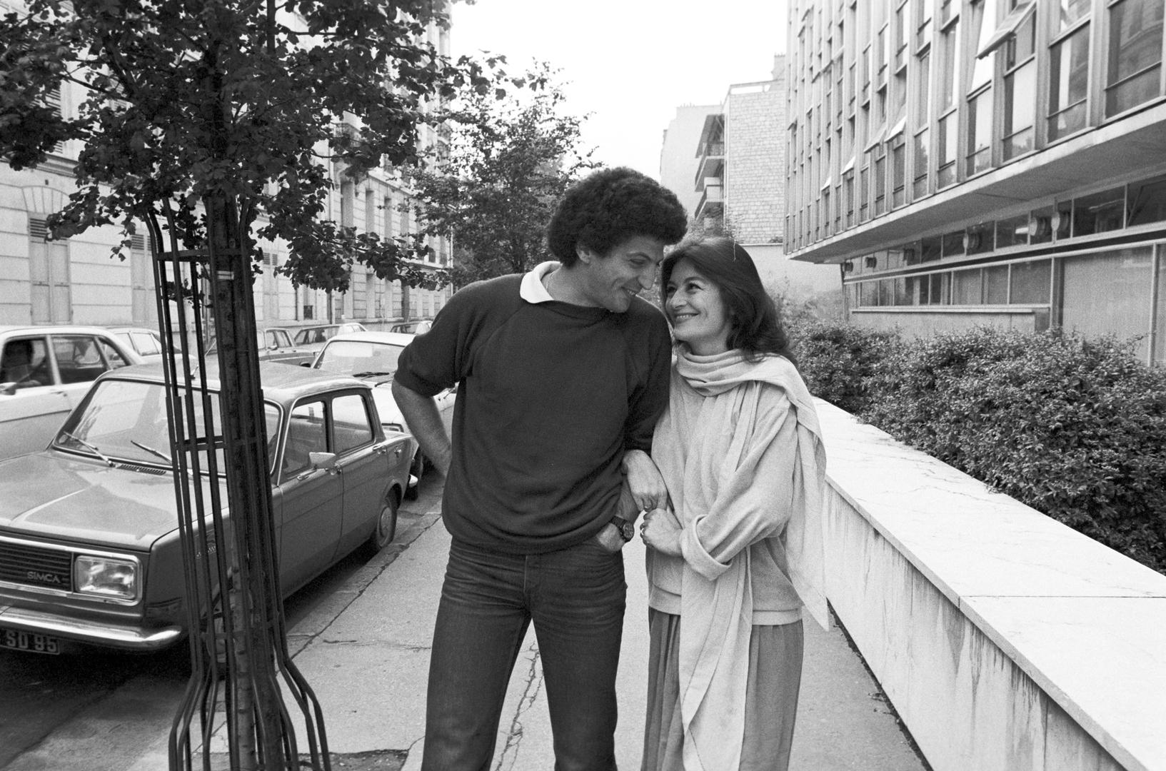 Archives - No Web - En France à Paris, Anouk AIMÉE et Elie CHOURAQUI se promenant dans la rue. Le 29 septembre 1980 © Michel Ristroph via Bestimage Photo: Michel Ristroph via Bestimage/BESTIMAGE