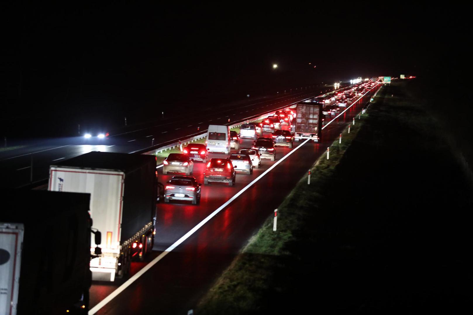 23.12.2022., Kutina - Kolona od 10 kilometara na autocesti A3 u smjeru Osijeka.  Photo: Emica Elvedji/PIXSELL