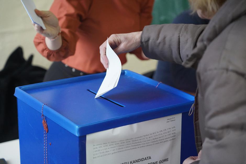 Podgorica: Otvorena birališta za glasovanje u drugom krugu za izbor predsjednika Crne Gore