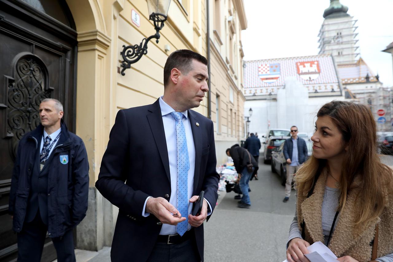 Akcija "Zagrebu nedostaju vrtići" Hrvatske udruge roditelja odgojitelja ispred Gradske skupštine