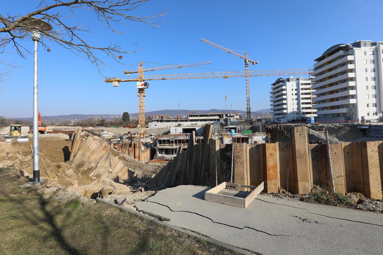 10.03.2022.,Zagreb, u zagrebackom naselju Spansko, ulici Antuna Soljana, na gradilistu kompleksa stambenih zgrada, prilikom iskopa urusio se veliki dio pjesackog nogostupa.  Photo: Robert Anic/PIXSELL