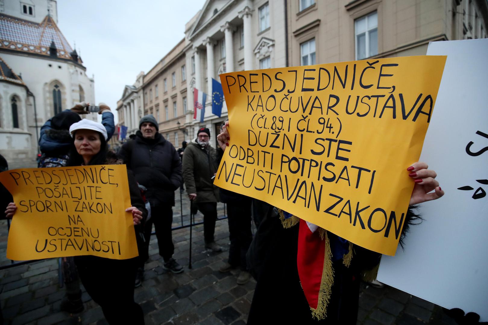 15.12.2021.,Zagreb -  Udruge i inicijative gradjana pozvala je gradjane da oko Markovog trga u Zagrebu formiraju Bedem ljubavi 2  .Policija i prosvjednici  polako se okupljaju