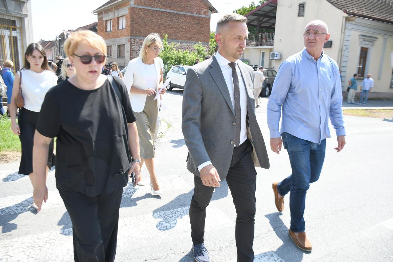 Daruvar: Ministar Piletić posjetio Centar za socijalnu skrb te obišao mjesto ubojstva