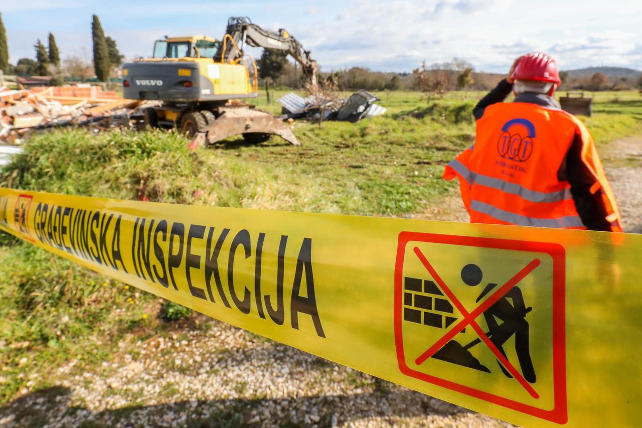 Rovinj: Započeli radovi na uklanjanju nezakonito izgrađenih građevina na području Istre