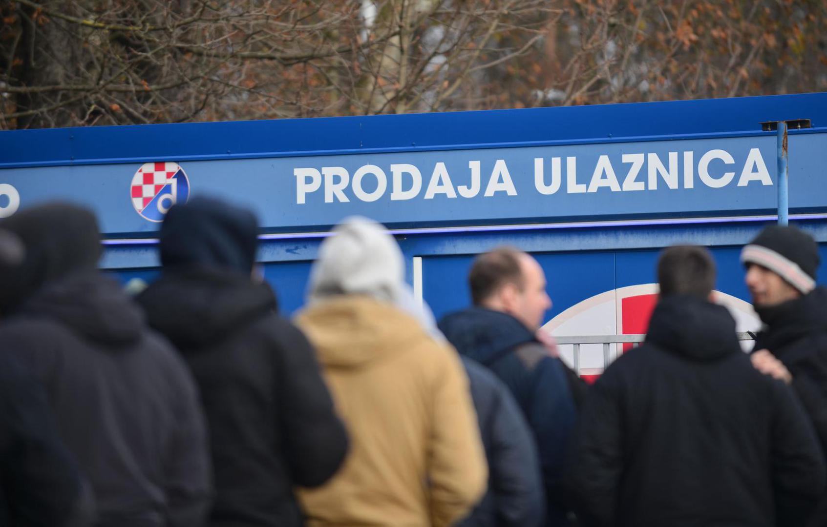 16.12.2023., Maksimir stadion, Zagreb - Guzva za kupnju karata najveceg hrvatskog derbija Dinama i Hajduka. Photo: Josip Mikacic/PIXSELL