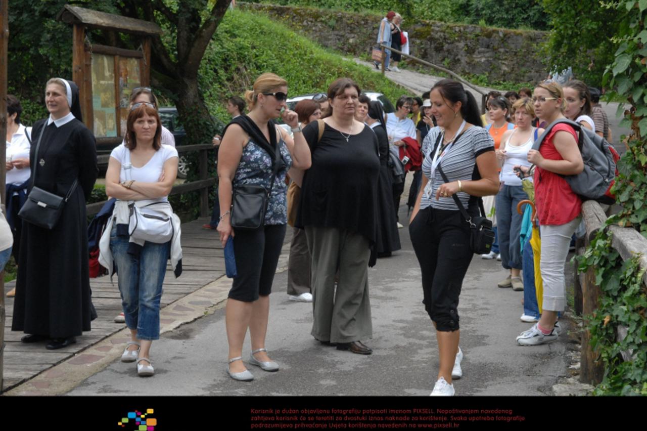 '03.07.2009., Rastoke . Radovi na obnovi kanalizacije uznemiruje ugostitelje na Rastokama koji se boje se da ce zbog toga izgubiti goste  Photo: Kristina Stedul Fabac/Vecernji list'