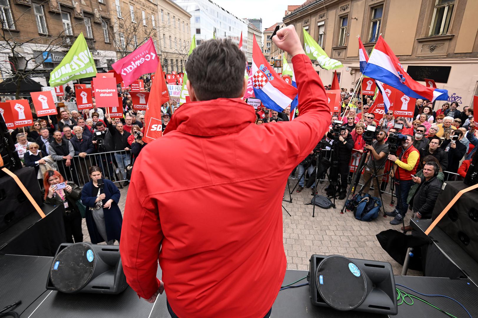 23.03.2024., Zagreb - Koalicija Rijeke pravde i stranka Možemo! mjesec dana uoci izbora, odrzali su prosvjedne skupove pod nazivom 'Dosta je!', istodobno u pet gradova s kojih su opet porucili da je 'dosta tiranije, lazi i korupcije, dosta je HDZ-a' te najavljuju da ce oni Hrvatskoj vratiti nadu i buducnost.  Photo: Marko Lukunic/PIXSELL