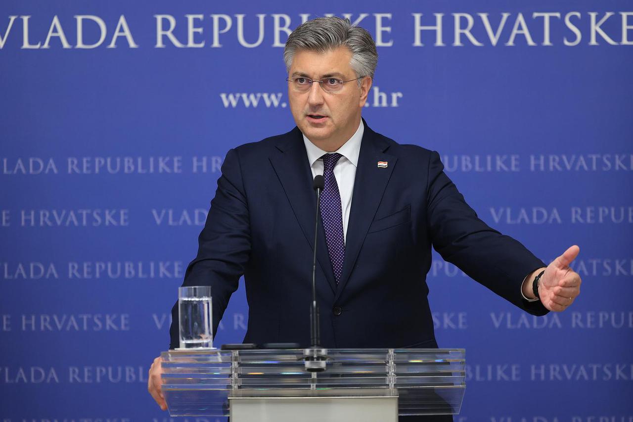 Zagreb: Plenković se obratio medijima, govorio o samozapaljenju muškarca i sastanku s koalicijom