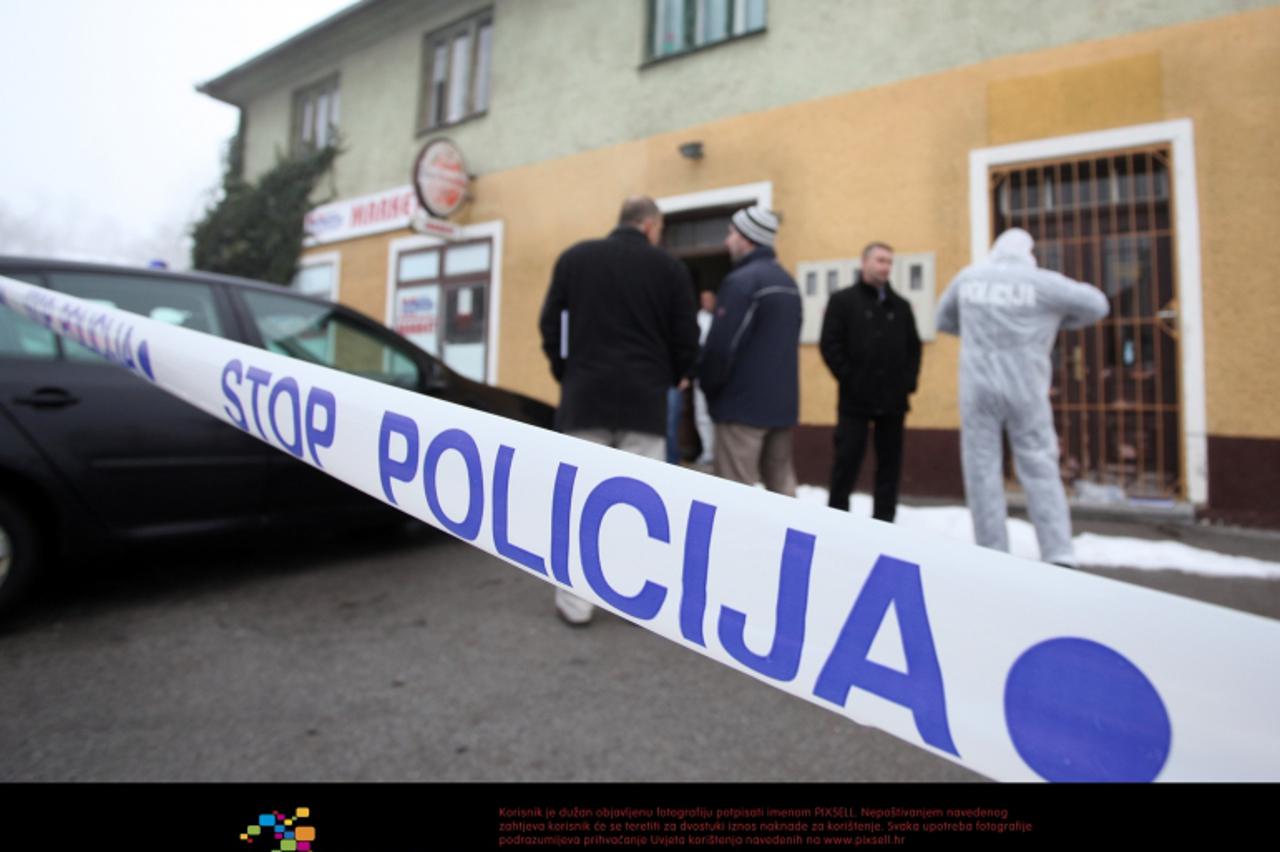 '22.12.2012., Vrbovsko - Policija je u subotu oko 7.30 sati dobila dojavu kako je u stanu u Ulici Ivana Gorana Kovacica pronadjena mrtva zena srednje dobi te se sumnja na ubojstvo. U stanu je bila i s