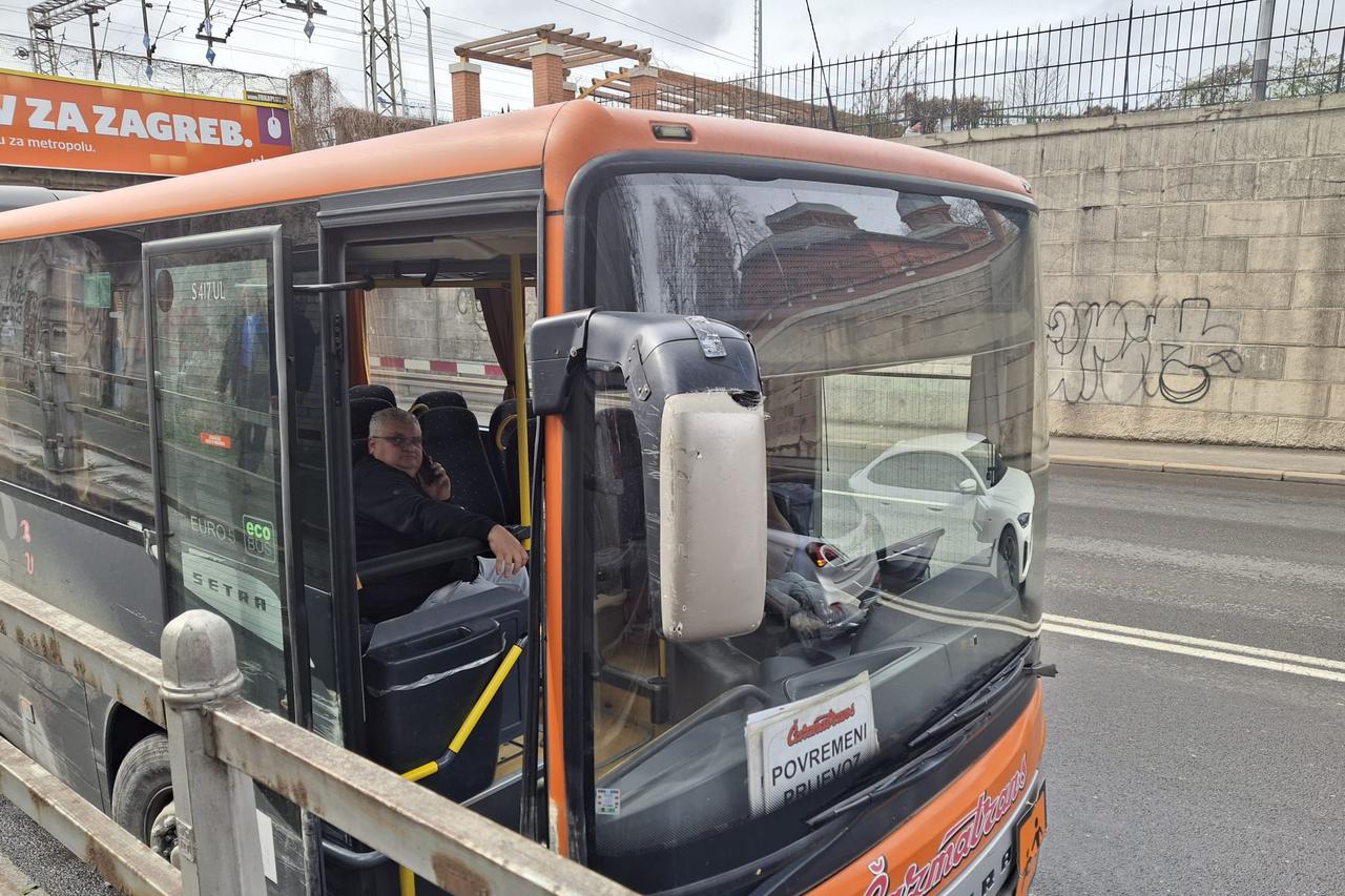 Autobus zaglavio u Miramarskoj