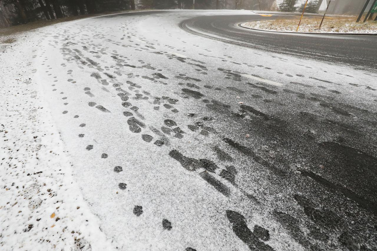 Prvi ovogodišnji snijeg zabijelio je Sljeme