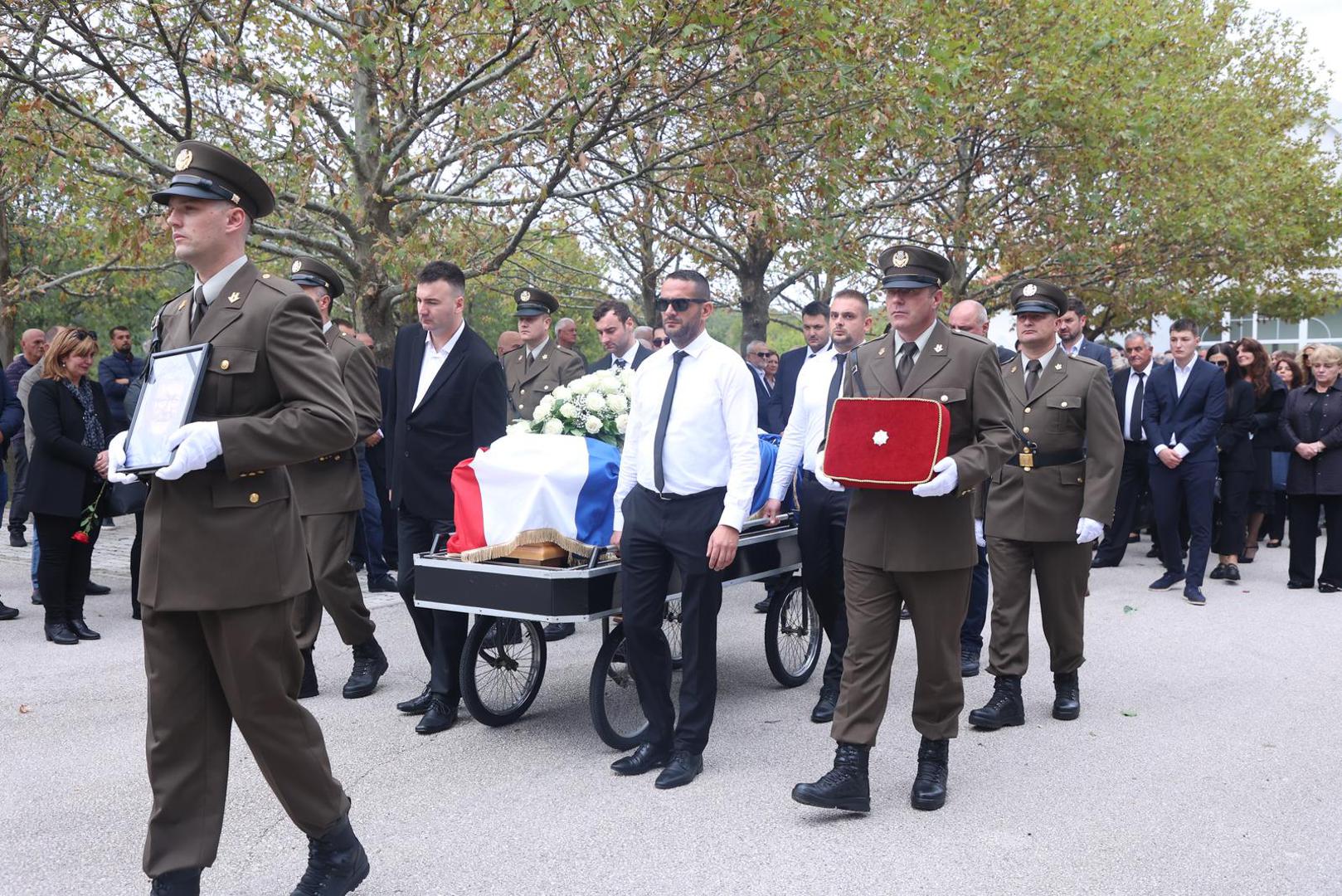 Tijekom dugogodišnje suradnje pamti puno lijepih, ali i izazovnih trenutaka, posebice za vrijem covid krize, napomenuo je.