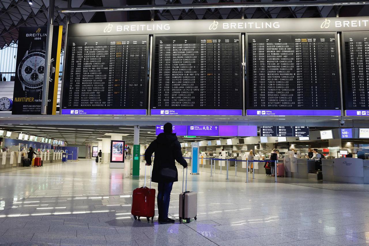 24-hour strike by German trade union Verdi in Frankfurt