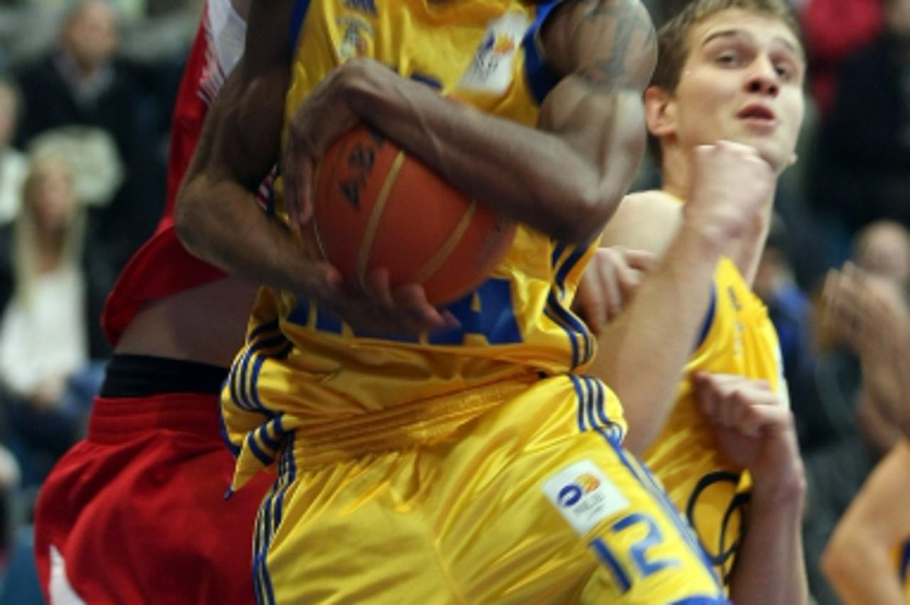 '27.11.2010., Kosarkaski centar Drazen Petrovic, Zagreb - NLB liga, 9. kolo, Zagreb CO - Cedevita. Alex Renfroe bori se za loptu. Photo: Jurica Galoic/PIXSELL'