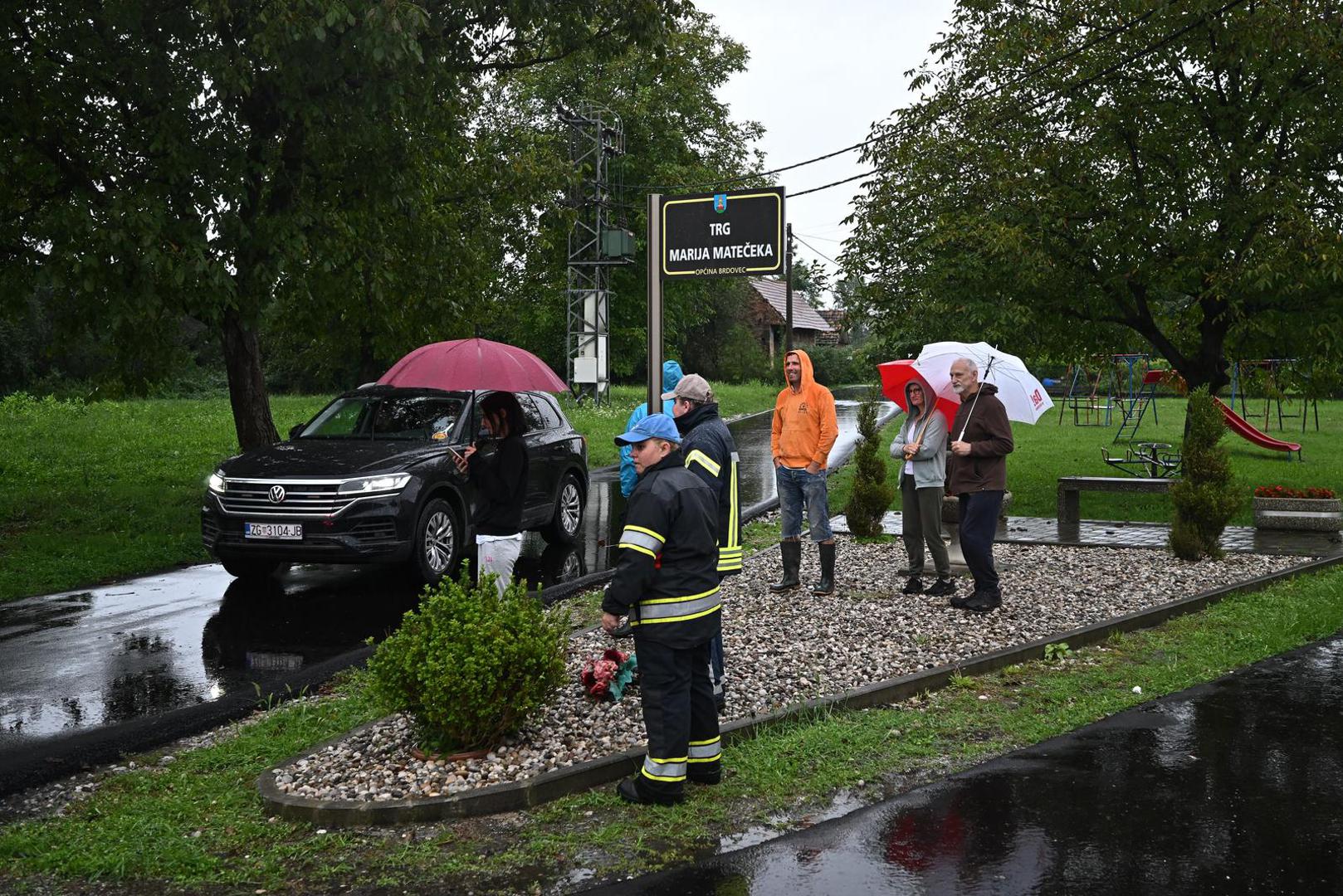 05.08.2023., Drenje Brdovecko - Civilna zastita i HGSS spasavaju zivotinje iz poplavljenjih domova Photo: Davor Puklavec/PIXSELL