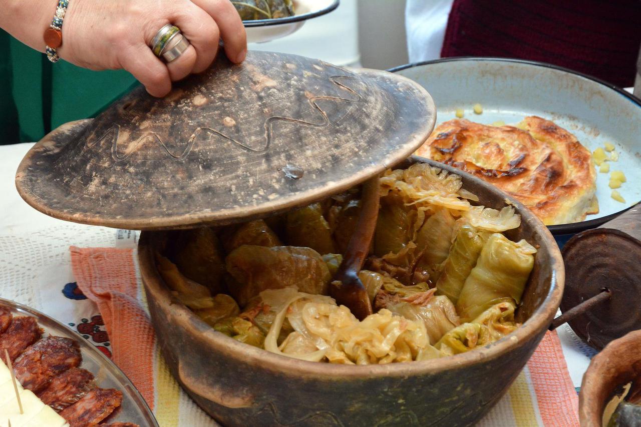 Požega:  U Hotelu Grgin dol održana gastro manifestacija 6. Sarmijada