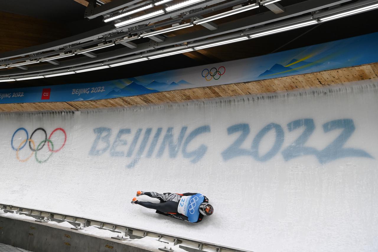 (BEIJING2022)CHINA-BEIJING-OLYMPIC WINTER GAMES-AMERICAN SAMOA-FLAG-BEARER-SKELETON (CN)