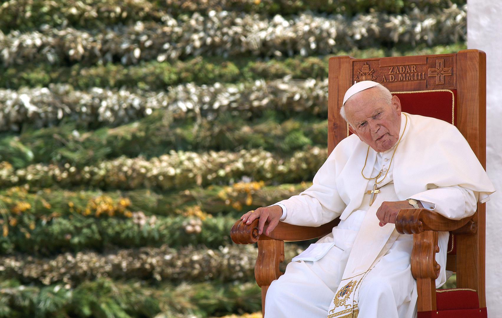 8 i 9.06.2003., Zadar, Hrvatska - Sveti otac Ivan Pavao II. svoj treci pohod Hrvatskoj zavrsio je susretom s vjernicima u Zadru, gdje je odrzao svetu misu na Forumu. Photo: Sinisa Hancic/PIXSELL