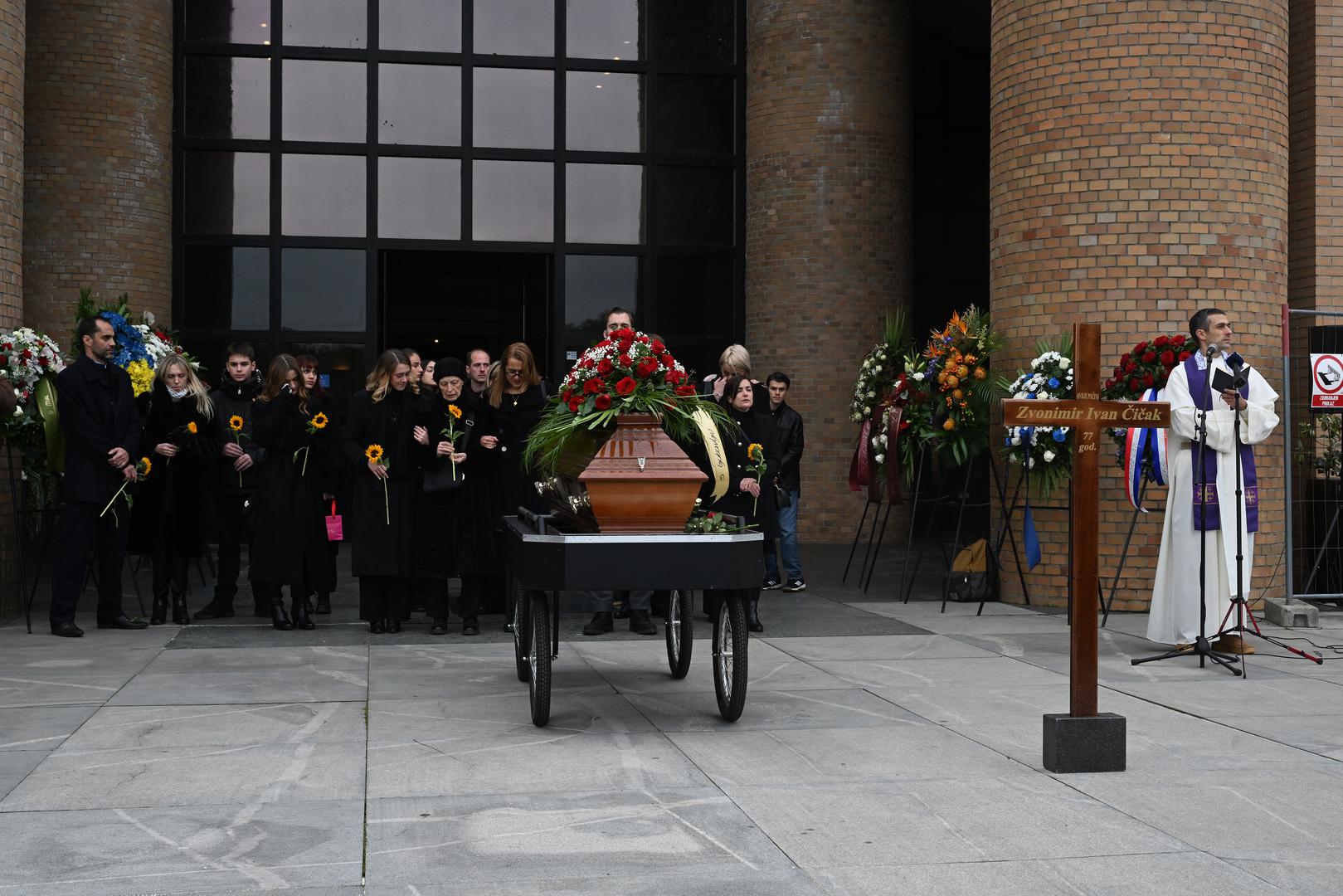 Od Čička su se oprostili članovi obitelji, prijatelji i brojne poznate osobe iz političkog i javnog života, među kojima su Mate Granić, Dražen Budiša, Zlatko Mateša, Ante Todorić, Jakov Sedlar, Karolina Vidović Krišto, Zlatko Hasanbegović...