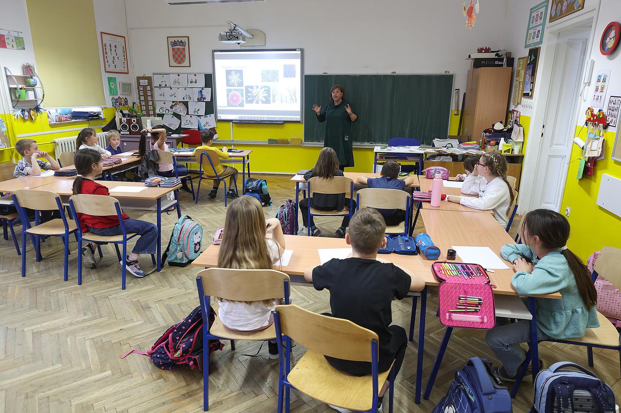 Osnovna skola Trnjanska u kojoj ucenici imaju prakticnu nastavu u vecini predmeta.