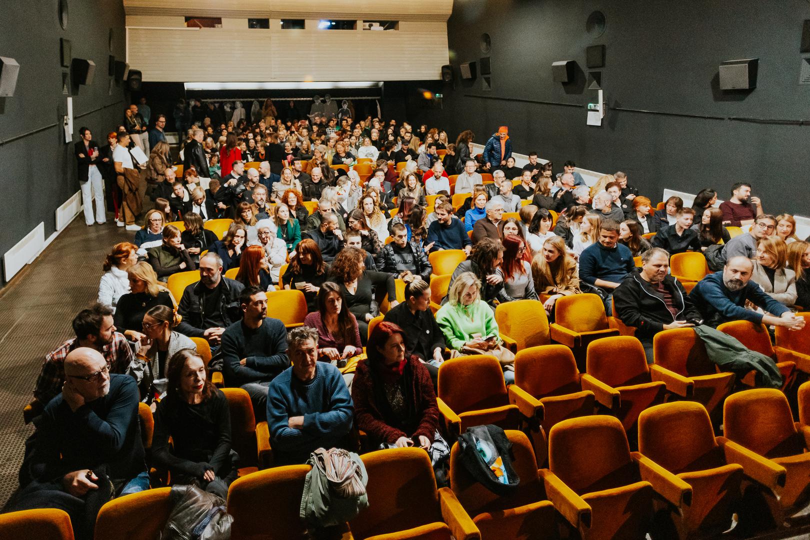 Ujedno će biti organizirane i posebne projekcije po gradovima, pa će ekipa filma gostovati u Splitu (22. 11.), Šibeniku (25. 11.), Koprivnici (26. 11.), Zadru (30. 11.), Slatini (1. 12.) i Našicama (2. 12.).