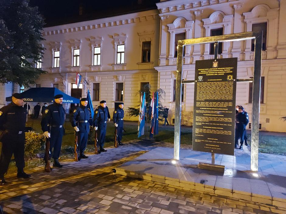 97 svijeća za 97 policajaca stradlih u obrani Vukovara