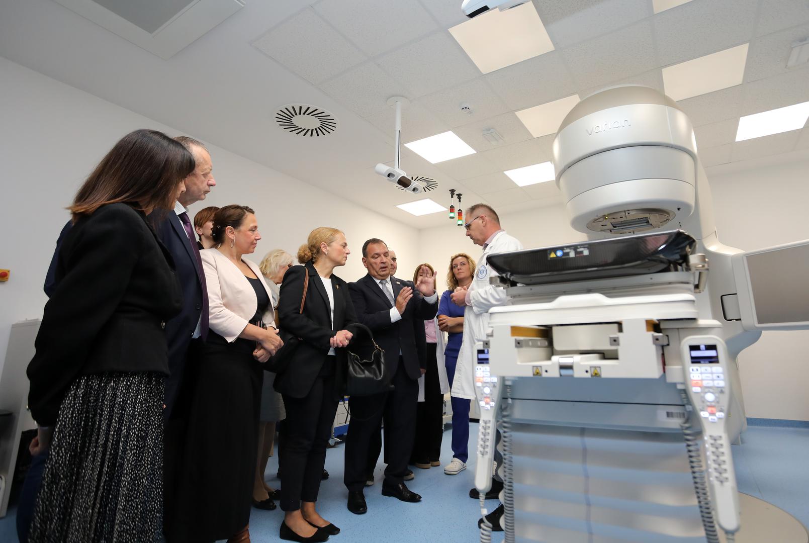 18.10.2024., Rijeka - Ministar zdravstva Vili Beros na svecanosti pustanja u rad prvog linearnog akceleratora na Klinici za tumore KBC-a Rijeka.  Photo: Goran Kovacic/PIXSELL