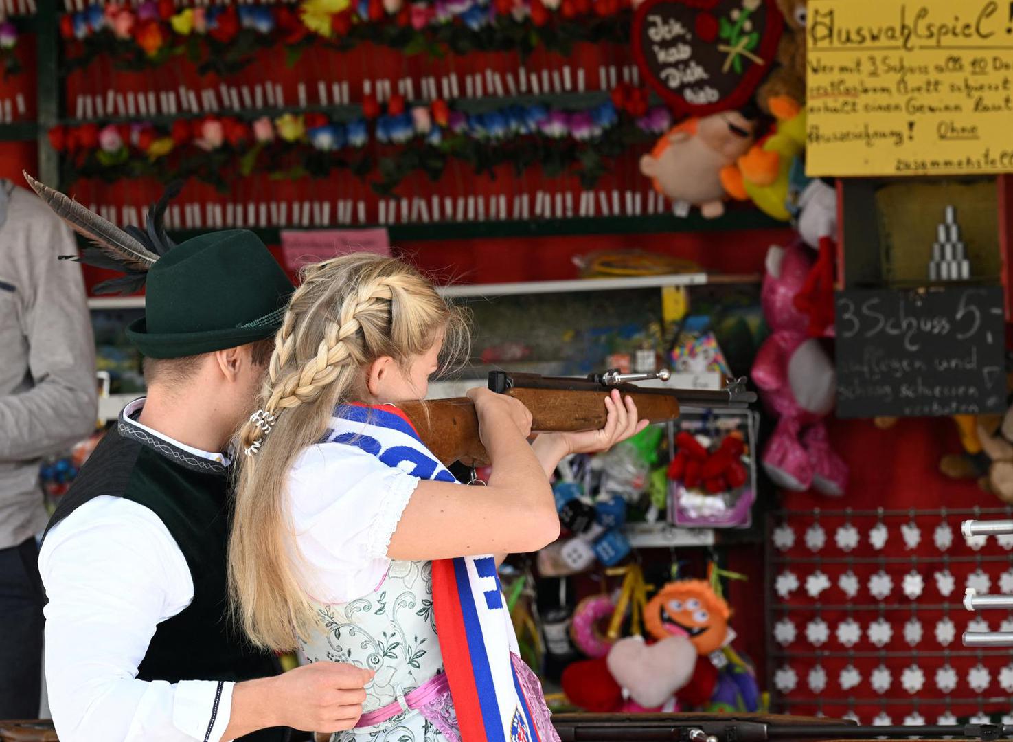 Inflacija nije poštedjela ni Oktoberfest pa velika krigla piva košta više od 15 eura.