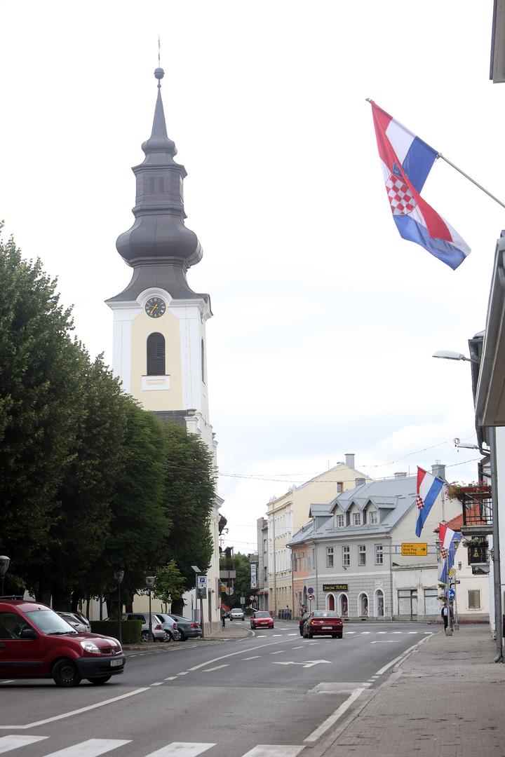 To znači da bi Gospić bio veći od Međimurske županije i kada bismo Međimurju pridodali površine Osijeka i Rijeke.

