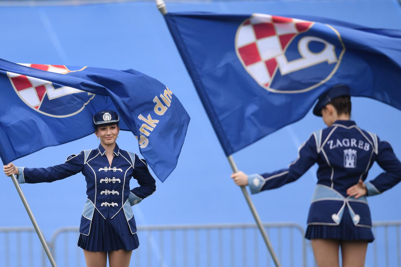 Zagreb: Zagrebačke mažoretkinje prije početka utakmice GNK Dinamo - NK Inter Zaprešić