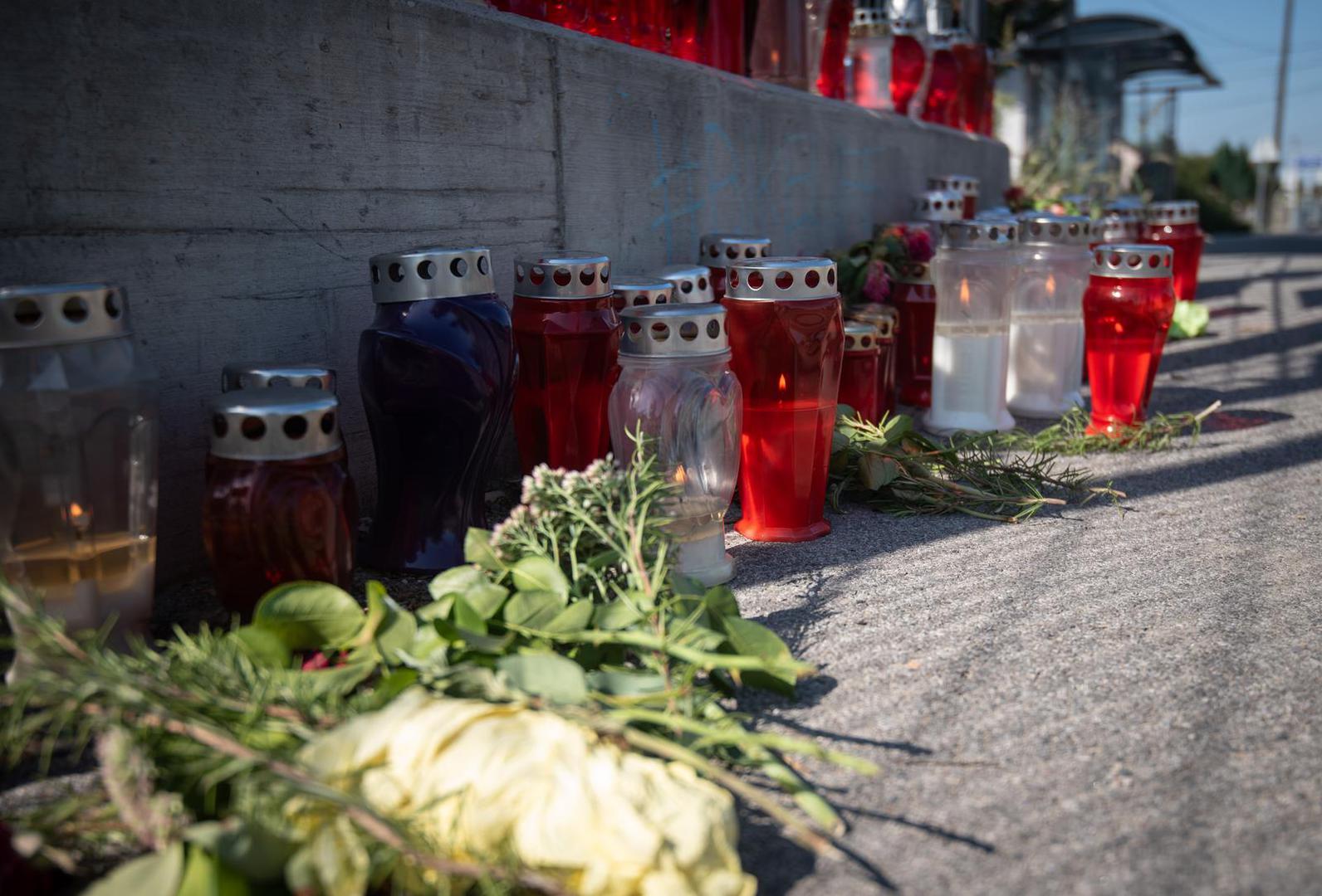 10.09.2023., Zagreb - Gradjani ostavljaju lampione na mjestu gdje je u petak kamion pregazio djevojcicu na Zitnjaku. Photo: Neva Zganec/PIXSELL